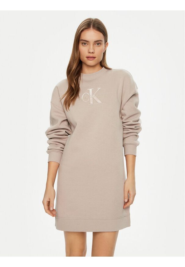 Calvin Klein Jeans Sukienka dzianinowa J20J224834 Beżowy Relaxed Fit. Kolor: beżowy. Materiał: syntetyk, bawełna