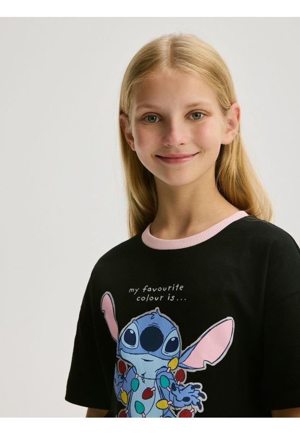 Reserved - Swiąteczny t-shirt Lilo i Stitch - czarny. Kolor: czarny. Materiał: bawełna, dzianina