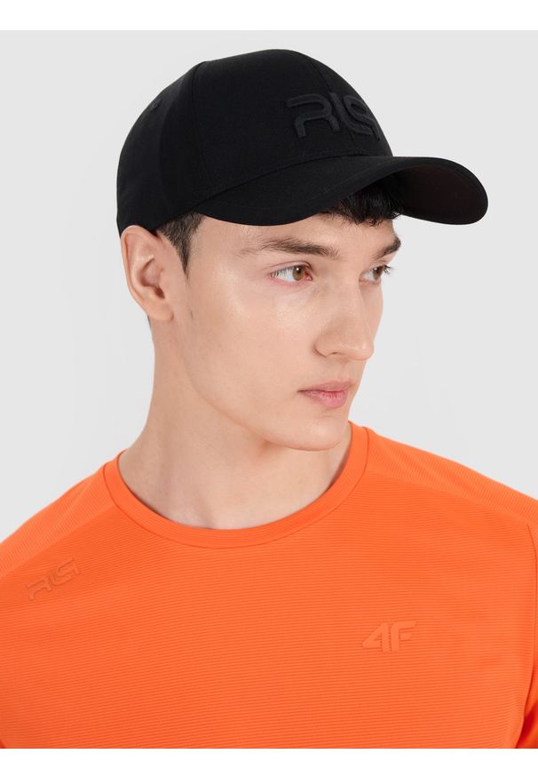 4f - 4F Czapka z daszkiem 4F x Robert Lewandowski - czarna Uniwersalny. Kolor: czarny. Materiał: bawełna, materiał. Wzór: haft. Sezon: lato. Styl: klasyczny, sportowy