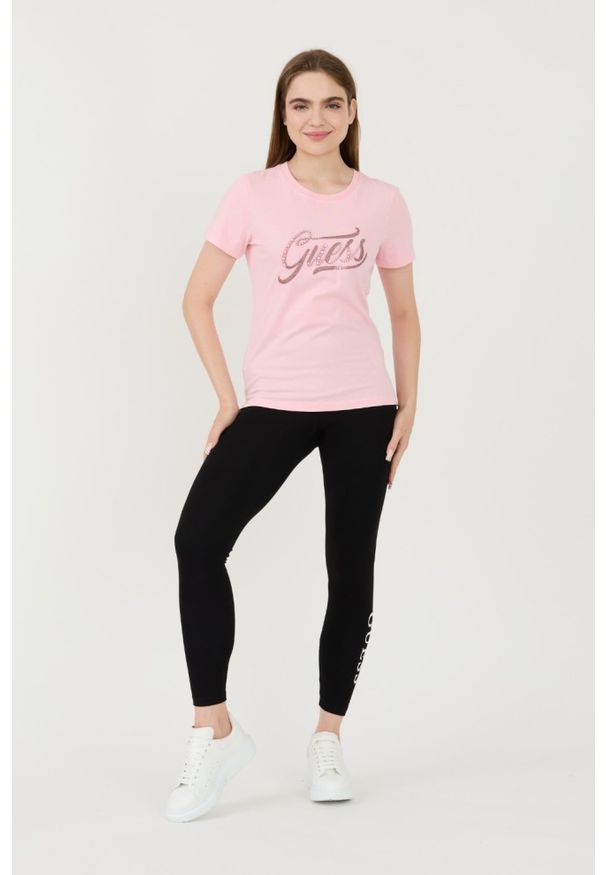 Guess - GUESS Różowy damski t-shirt bawełniany Stones&embro Tee, Rozmiar L. Kolor: różowy. Materiał: bawełna