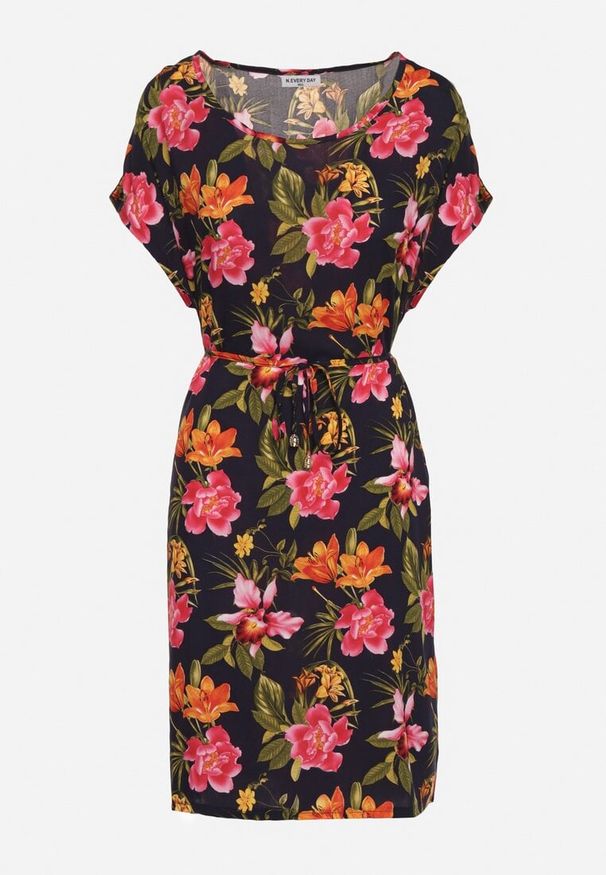 Born2be - Granatowo-Róźowa Wiskozowa Sukienka w Kwiaty z Materiałowym Paskiem w Talii Claristi. Okazja: na co dzień. Kolekcja: plus size. Kolor: niebieski. Materiał: wiskoza, materiał. Wzór: kwiaty. Sezon: lato. Typ sukienki: dla puszystych. Styl: elegancki, casual, klasyczny