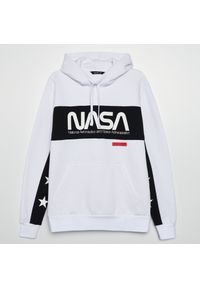 Cropp - Bluza z kapturem NASA - Biały. Typ kołnierza: kaptur. Kolor: biały #1