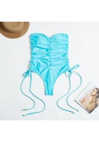 Intica - Jednoczęściowy strój kąpielowy bodycon z regulowanymi ramiączkami Raimonda. Kolor: niebieski. Materiał: tkanina