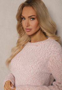 Renee - Różowy Sweter z Wełną w Klasycznym Stylu Zentina. Okazja: na spotkanie biznesowe, na co dzień. Kolor: różowy. Materiał: wełna. Długość rękawa: długi rękaw. Długość: długie. Sezon: zima, jesień. Styl: klasyczny #4