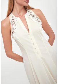 Twinset Milano - Sukienka midi z koronką TWINSET. Materiał: koronka. Wzór: koronka. Długość: midi