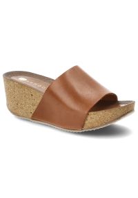 Klapki damskie Armodo, cholewka ze skóry naturalnej licowej profilowana wkładka i wysoki koturn, brązowe, 40291. Kolor: brązowy. Materiał: skóra. Obcas: na koturnie #1