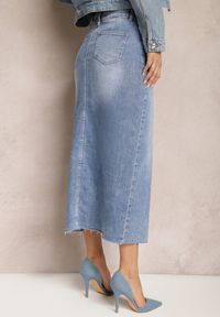 Renee - Niebieska Jeansowa Spódnica o Długości Midi z Rozcięciem Senaltte. Kolor: niebieski. Materiał: jeans #4