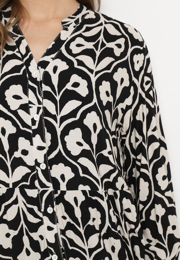 Born2be - Czarno-Biała Sukienka w Ornamentalny Wzór o Koszulowym Fasonie Venleia. Kolor: czarny. Wzór: kwiaty, aplikacja. Typ sukienki: koszulowe