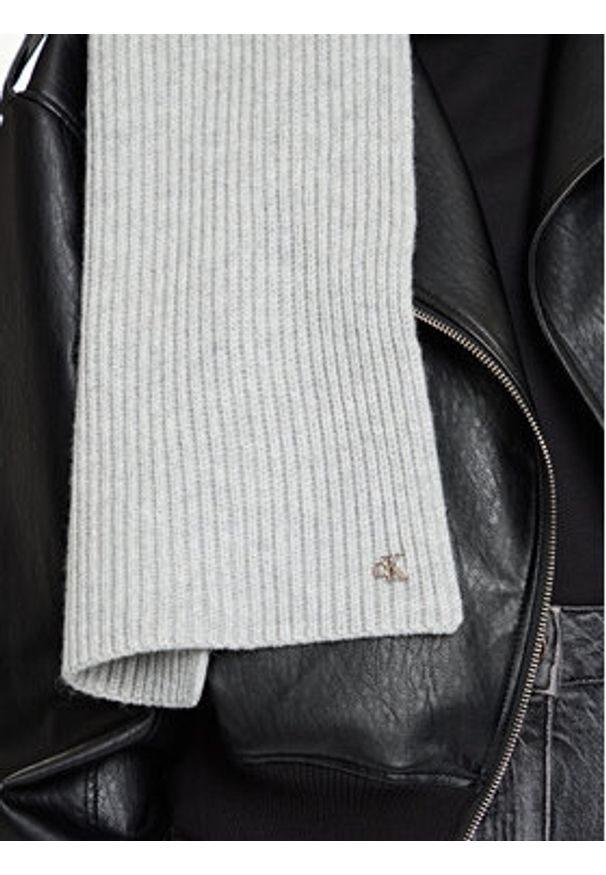 Calvin Klein Szalik Ck Metal Wool Rib Scarf LV04D8056G Szary. Kolor: szary. Materiał: wełna, materiał