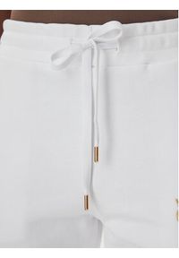 Versace Jeans Spodnie dresowe 80HAAT01 Biały Regular Fit. Kolor: biały. Materiał: bawełna #5