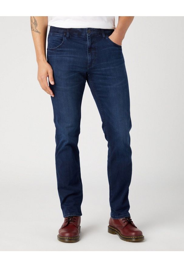 Wrangler - WRANGLER GREENSBORO MĘSKIE SPODNIE JEANSOWE ARM STRONG W15QMN397
