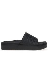 TOMMY HILFIGER - Klapki Tommy Hilfiger Monogram Pool FW0FW07855-BDS - czarne. Okazja: na co dzień, na plażę. Kolor: czarny. Szerokość cholewki: normalna. Wzór: aplikacja. Sezon: lato. Sport: pływanie