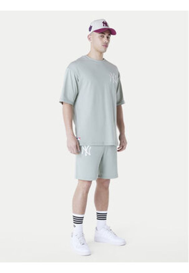 New Era Szorty sportowe New York Yankees MLB League Essentials 60596184 Zielony Regular Fit. Kolor: zielony. Materiał: bawełna. Styl: sportowy