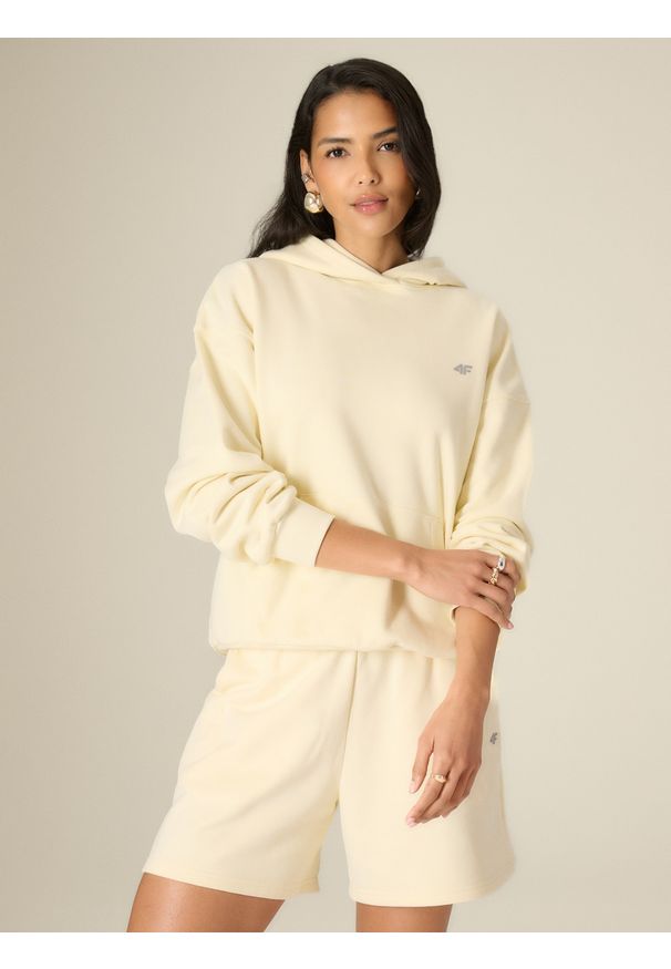 4f - 4F Bluza dresowa loose z kapturem damska - żółta S. Okazja: na co dzień, na spacer. Typ kołnierza: kaptur. Kolor: żółty. Materiał: dresówka. Styl: sportowy, casual