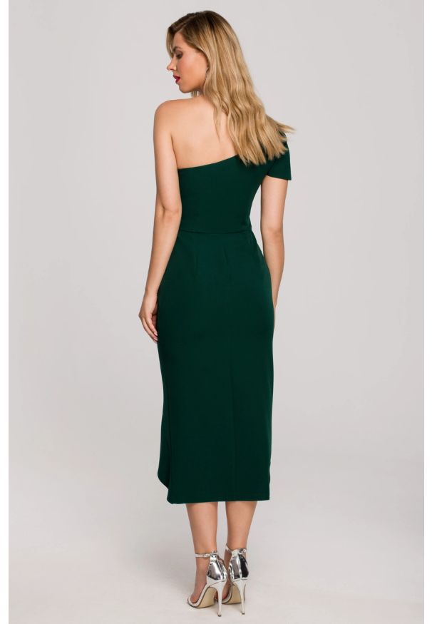 Sukienki.shop - Wieczorowa sukienka na jedno ramię z falbaną zielona. Okazja: na wesele, na imprezę, na ślub cywilny. Kolor: zielony. Styl: wizytowy