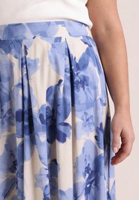 Born2be - Niebieska Rozkloszowana Spódnica z Wiskozy Zdobiona Kwiatowym Wzorem Palereia. Okazja: na co dzień. Kolekcja: plus size. Kolor: niebieski. Materiał: wiskoza. Długość: długie. Wzór: aplikacja, kwiaty. Styl: casual #5