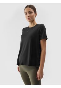 4f - Koszulka treningowa ciążowa szybkoschnąca damska - czarna. Kolekcja: moda ciążowa. Kolor: czarny. Materiał: materiał, syntetyk, elastan, dzianina, włókno. Wzór: gładki, jednolity, ze splotem. Sport: fitness