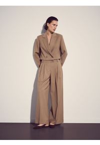 Reserved - Spodnie z szerokimi nogawkami - brązowy. Kolor: brązowy. Materiał: tkanina, wiskoza #1