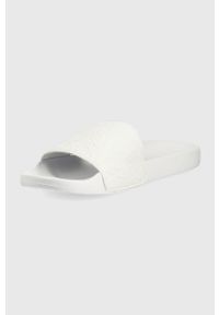 Calvin Klein klapki męskie kolor biały. Kolor: biały. Materiał: materiał, guma. Wzór: gładki #4