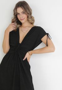 Born2be - Czarna Rozkloszowana Sukienka z Falbaną Atina. Kolor: czarny #4