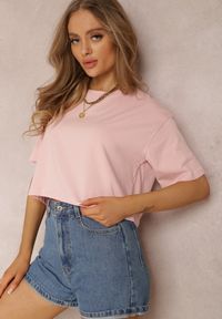 Renee - Jasnoróżowy T-shirt Phelista. Okazja: na co dzień. Kolor: różowy. Materiał: jeans. Długość rękawa: krótki rękaw. Długość: krótkie. Styl: klasyczny, casual