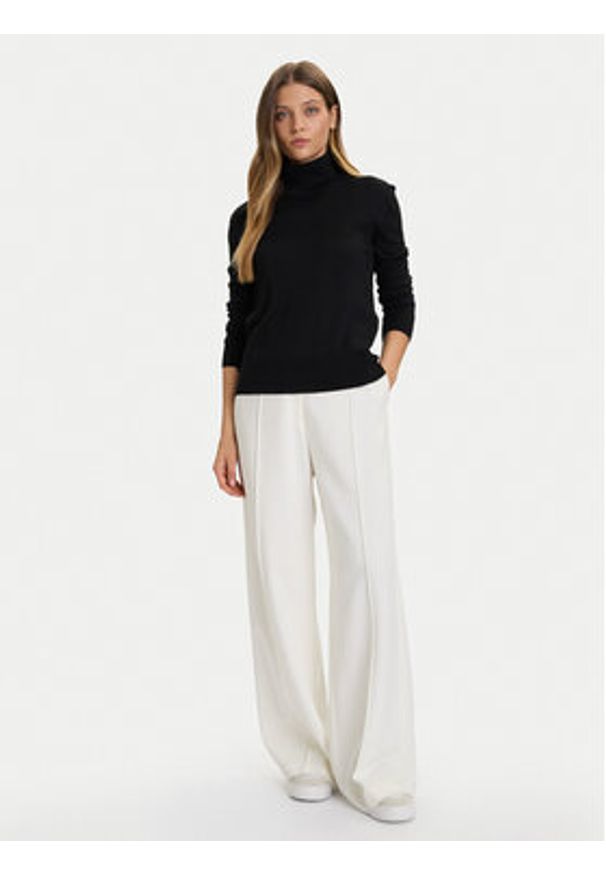 Calvin Klein Golf LV044D371G Czarny Regular Fit. Typ kołnierza: golf. Kolor: czarny. Materiał: syntetyk