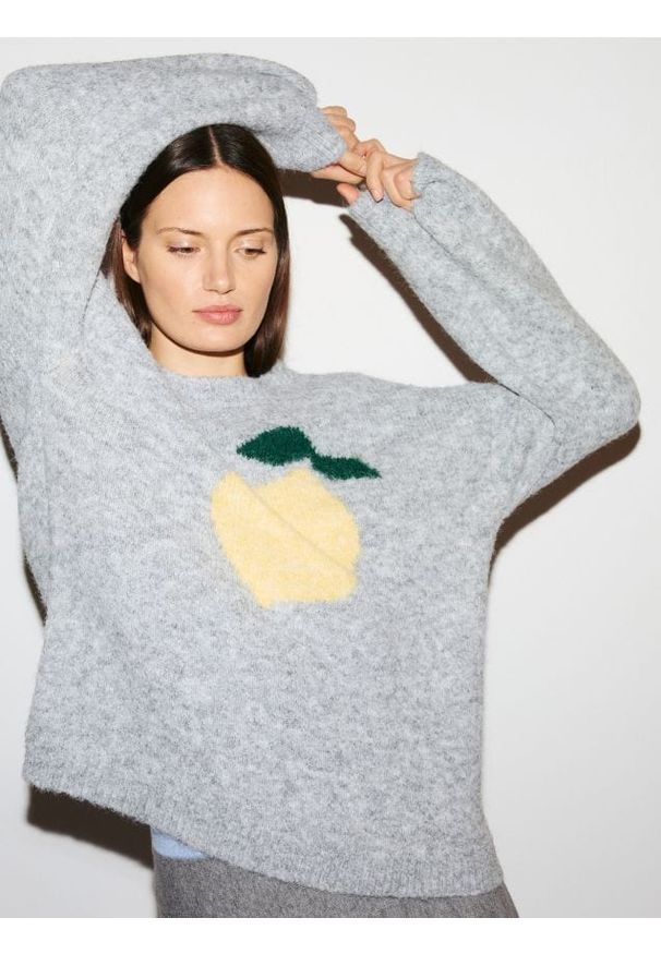 Reserved - Sweter oversize - jasnoszary. Kolor: szary. Materiał: wełna, dzianina