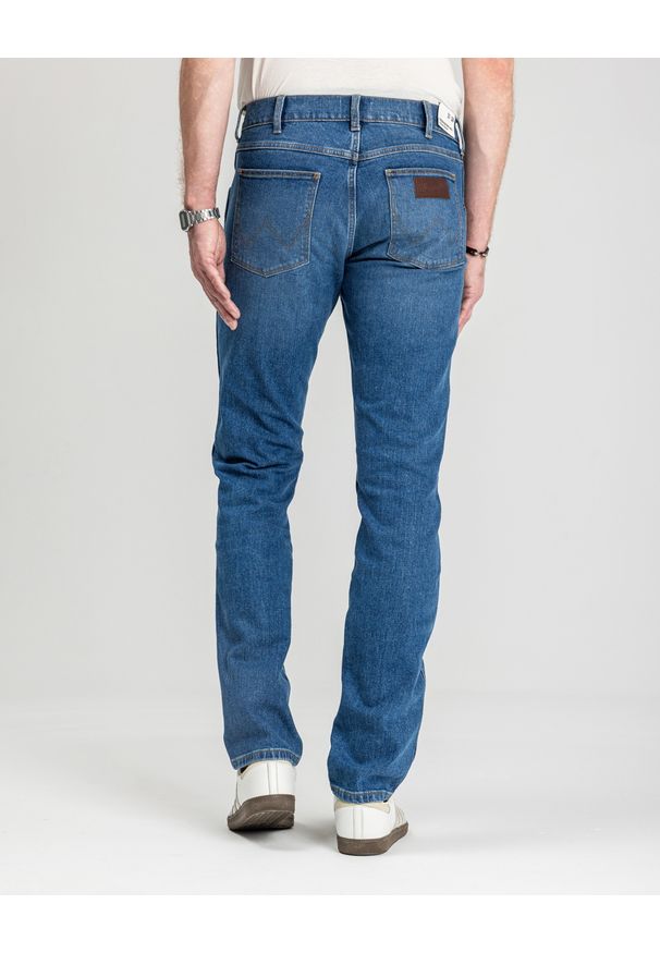 Wrangler - MESKIE SPODNIE WRANGLER GREENSBORO OAKWOOD BLUE 112371374