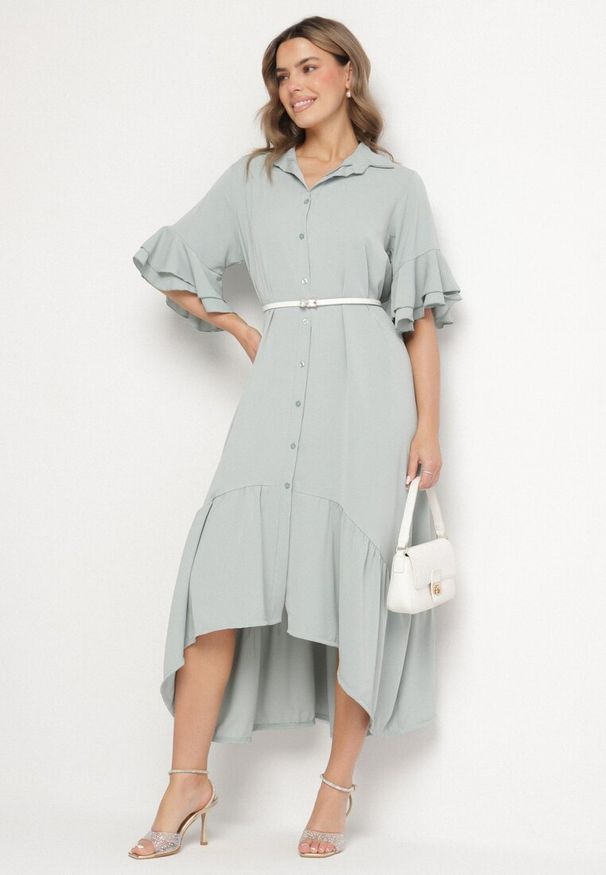 Born2be - Jasnozielona Sukienka Koszulowa z Ozdobną Falbanką Daviravie. Okazja: na co dzień. Kolor: zielony. Typ sukienki: koszulowe. Styl: elegancki, casual, klasyczny