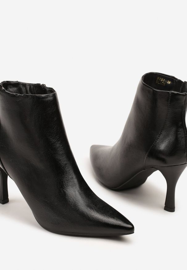 Renee - Czarne Klasyczne Botki na Obcasie Typu Szpilka ze Szpiczastym Noskiem Falonea. Okazja: na co dzień. Nosek buta: szpiczasty. Kolor: czarny. Materiał: jeans. Obcas: na obcasie. Styl: klasyczny. Wysokość obcasa: średni