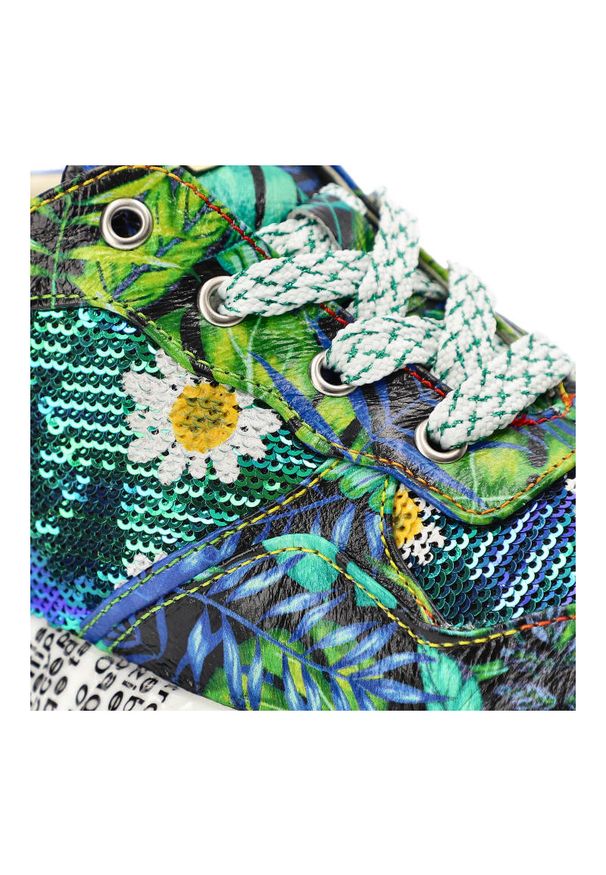 Zielone Sneakersy Laura Vita Stylowe Obuwie Damskie. Okazja: na co dzień. Zapięcie: sznurówki. Kolor: zielony. Szerokość cholewki: normalna. Wzór: nadruk, aplikacja, kolorowy, kwiaty. Materiał: skóra, materiał. Sezon: wiosna. Obcas: na platformie. Styl: elegancki