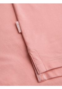 Ombre Clothing - Polo koszulka z bawełnianej dzianiny pique – różowa V5 - Rozmiar: M. Okazja: na co dzień. Typ kołnierza: polo. Kolor: różowy. Materiał: bawełna, dzianina. Długość rękawa: krótki rękaw. Długość: krótkie. Wzór: haft. Styl: casual, elegancki #8