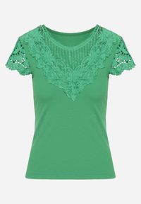 Born2be - Zielony T-shirt z Koronkową Wstawką z Prążkowanego Materiału Celalilena. Okazja: na spotkanie biznesowe, na co dzień. Kolor: zielony. Materiał: materiał, prążkowany, koronka. Styl: klasyczny, casual, elegancki, biznesowy