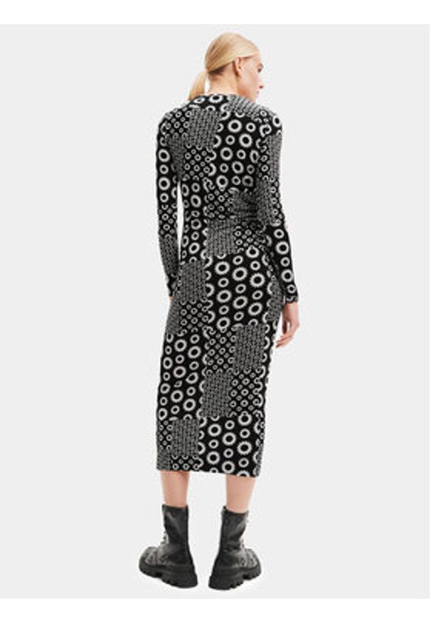 Desigual Sukienka codzienna 23WWVK26 Czarny Slim Fit. Okazja: na co dzień. Kolor: czarny. Materiał: wiskoza. Typ sukienki: proste. Styl: casual