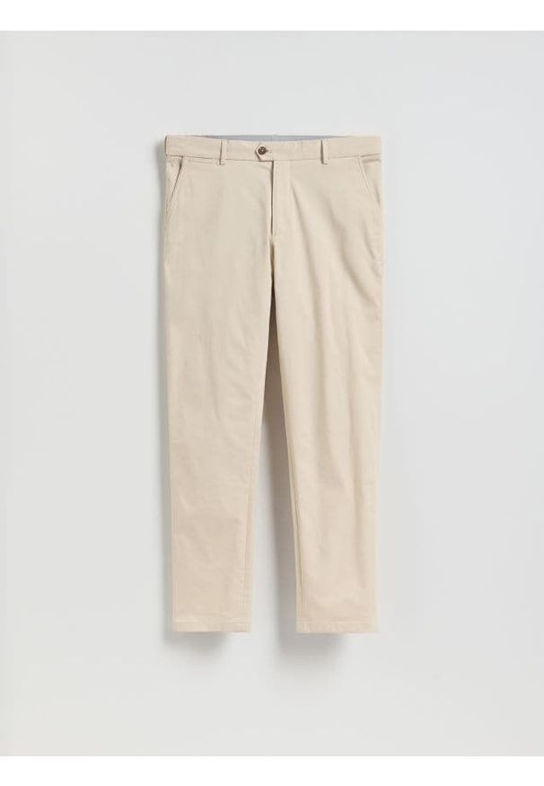 Reserved - Spodnie chino slim fit - beżowy. Kolor: beżowy. Materiał: tkanina, bawełna