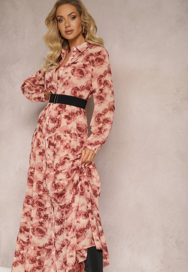 Renee - Różowa Rozkloszowana Sukienka Koszulowa Maxi w Kwiaty Nersa. Kolor: różowy. Wzór: kwiaty. Typ sukienki: koszulowe. Długość: maxi