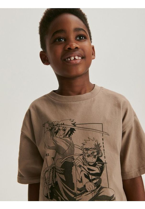 Reserved - T-shirt Naruto - jasnoszary. Kolor: szary. Materiał: bawełna, dzianina