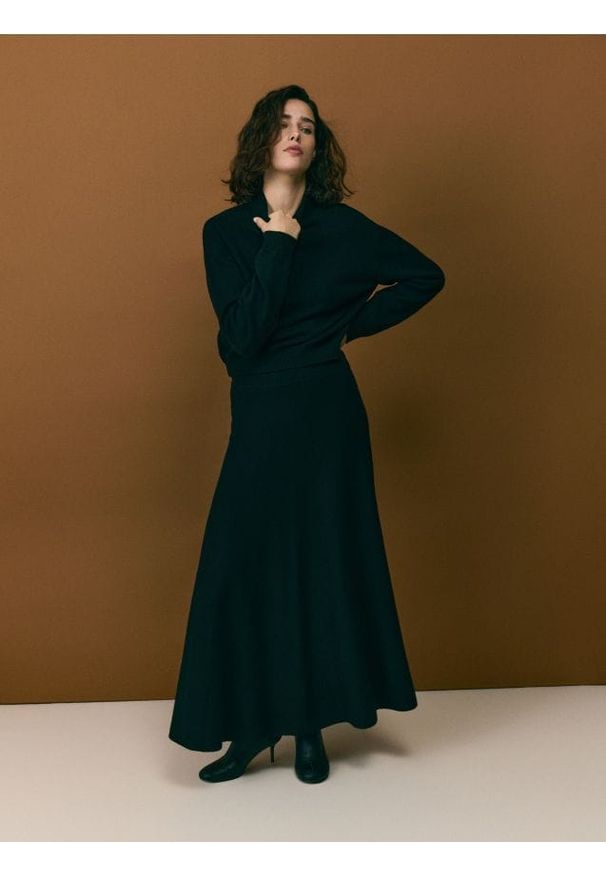 Reserved - Golf z wełną - czarny. Typ kołnierza: golf. Kolor: czarny. Materiał: wełna