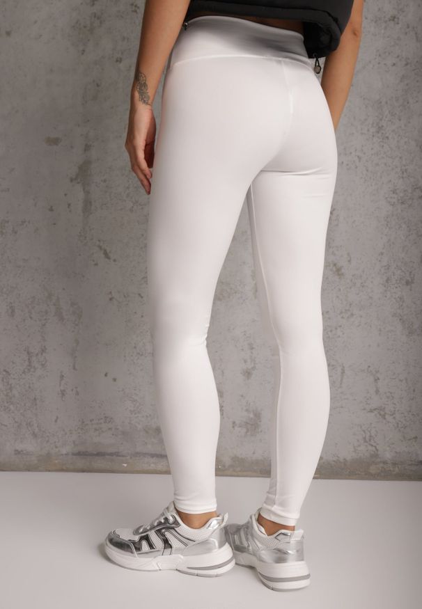 Renee - Białe Legginsy Basic z Modelującą Wstawką w Pasie Liacan. Okazja: na co dzień. Kolor: biały. Długość: krótkie. Styl: casual