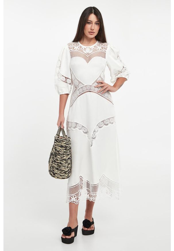 Twinset Milano - Sukienka midi ażurowa TWINSET. Wzór: ażurowy. Długość: midi