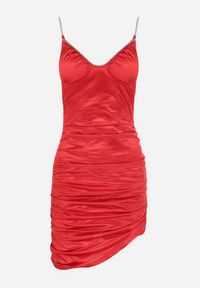Born2be - Czerwona Satynowa Sukienka Mini z Marszczeniem Sero. Kolor: czerwony. Materiał: satyna. Długość rękawa: na ramiączkach. Typ sukienki: asymetryczne. Długość: mini #6