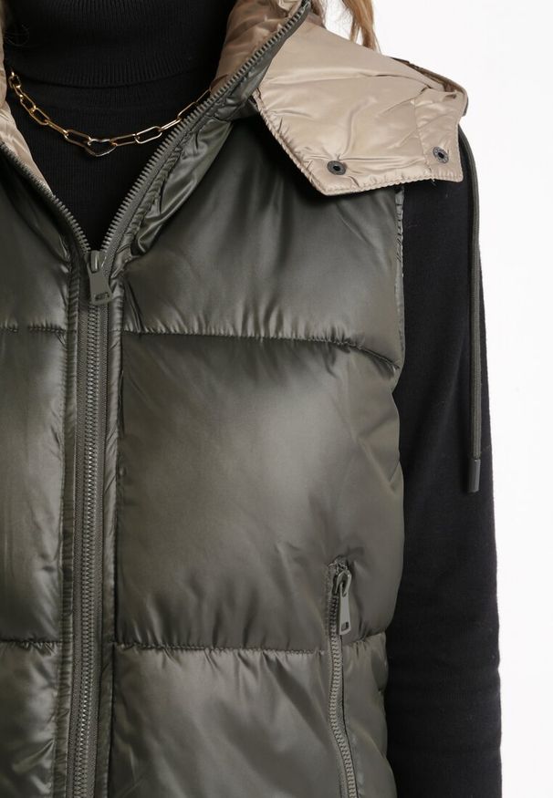 Born2be - Ciemnozielona Pikowana Kamizelka z Odpinanym Kapturem Winncea. Okazja: na co dzień. Kolor: zielony. Materiał: jeans. Styl: casual