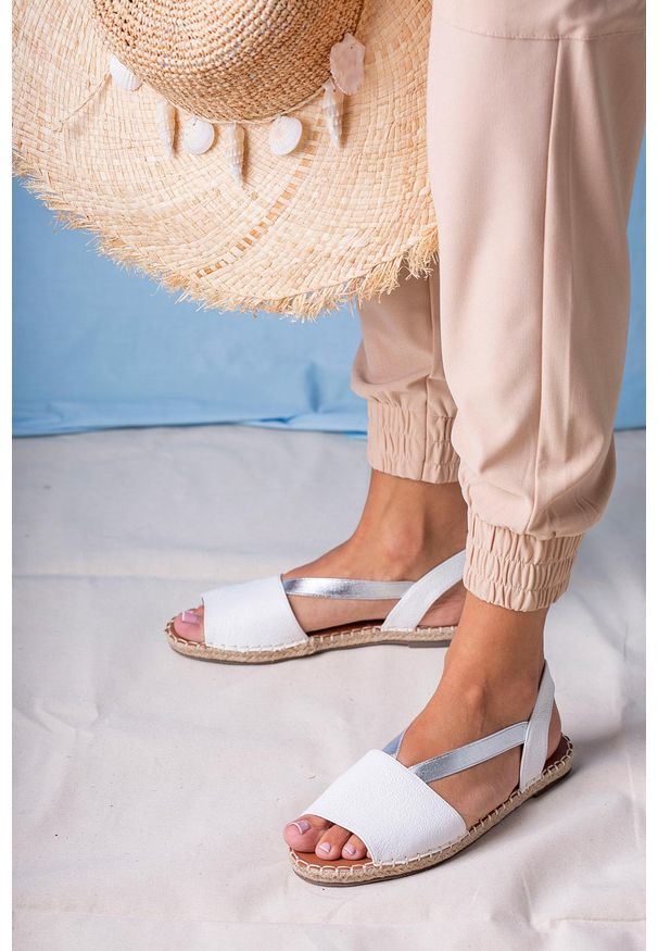 Casu - Białe sandały espadryle płaskie z gumką casu sn20x5/w. Kolor: srebrny, biały, wielokolorowy