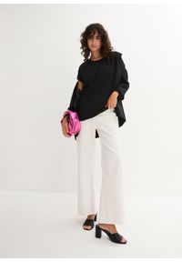 bonprix - Luźniejszy shirt z koronką. Kolor: czarny. Materiał: koronka, bawełna. Wzór: koronka