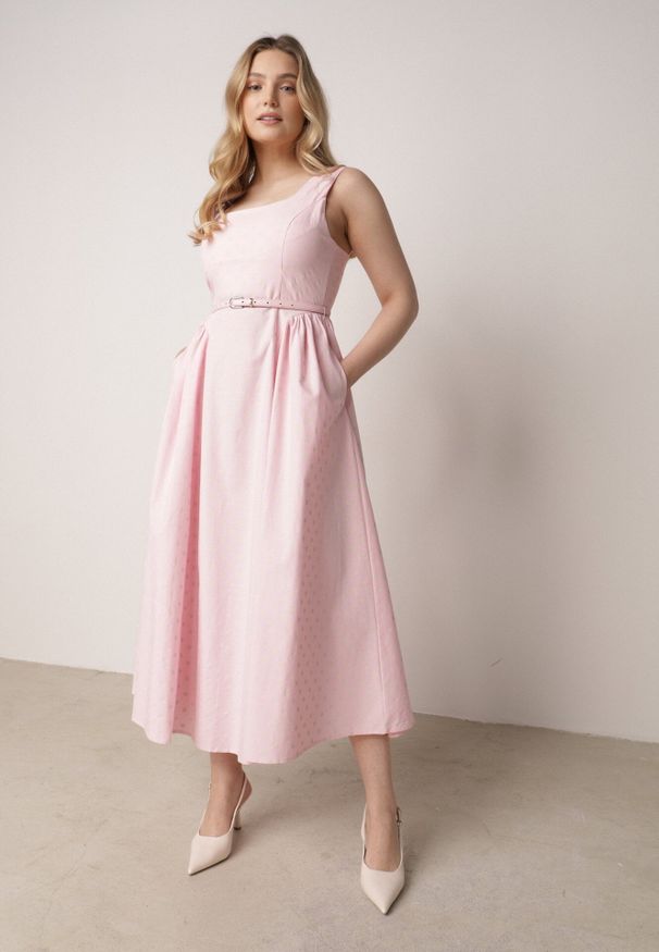 Born2be - Różowa Bawełniano-Wiskozowa Sukienka Retro w Groszki o Rozkloszowanym Kroju Eviphaia. Okazja: na co dzień. Typ kołnierza: dekolt kwadratowy. Kolor: różowy. Wzór: grochy. Typ sukienki: rozkloszowane, proste. Materiał: wiskoza, bawełna. Długość rękawa: bez rękawów. Sezon: lato. Styl: retro