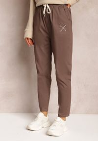 Renee - Brązowe Bawełniane Spodnie Dresowe Arnhilla. Kolor: brązowy. Materiał: bawełna, dresówka. Wzór: haft #4