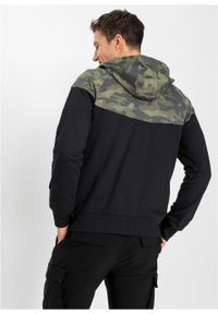 Bluza rozpinana z kapturem i wstawką w deseń moro bonprix czarno-oliwkowy moro. Typ kołnierza: kaptur. Kolor: czarny. Wzór: moro #2