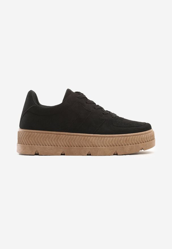 Renee - Czarne Sneakersy z Perforacją na Żłobionej Podeszwie Riparian Rights. Nosek buta: okrągły. Zapięcie: sznurówki. Kolor: czarny. Szerokość cholewki: normalna. Wzór: jednolity. Sezon: wiosna, jesień