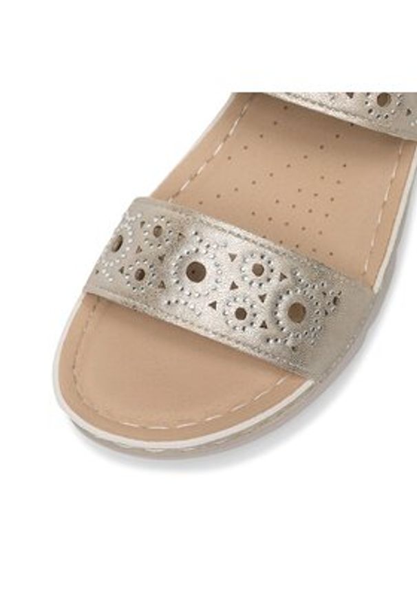 Clara Barson Sandały JD23-0417-33 Beżowy. Kolor: beżowy. Materiał: syntetyk