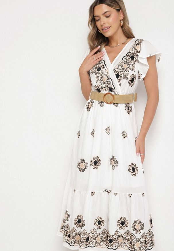 Born2be - Biało-Czarna Wiskozowa Sukienka z Paskiem w Ornamentny Wzór Nilorine. Okazja: na spacer, na co dzień. Kolor: czarny. Materiał: wiskoza. Typ sukienki: kopertowe. Styl: elegancki, casual, klasyczny